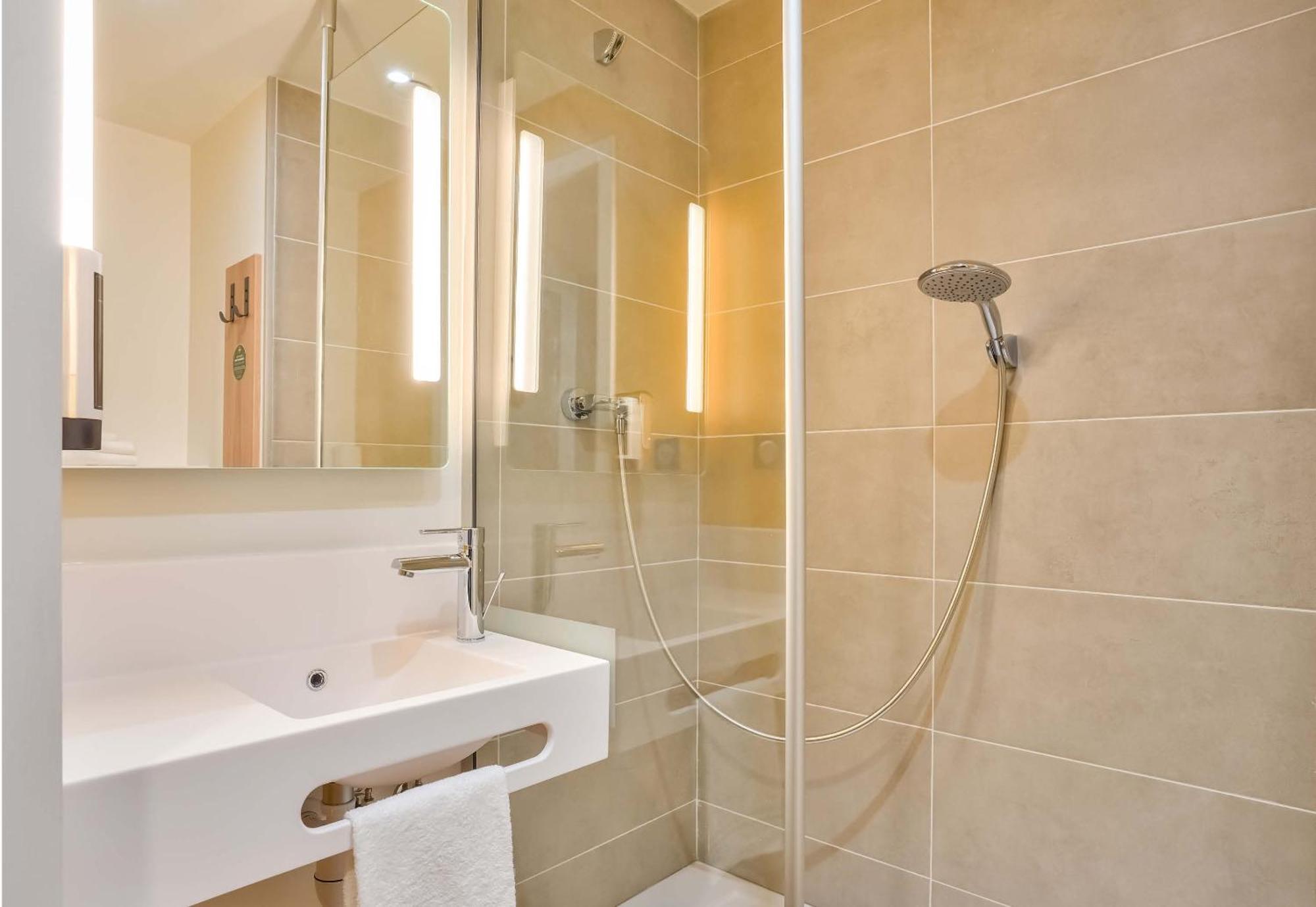 B&B Hotel Paris Porte D'Orleans Montrouge Exteriör bild