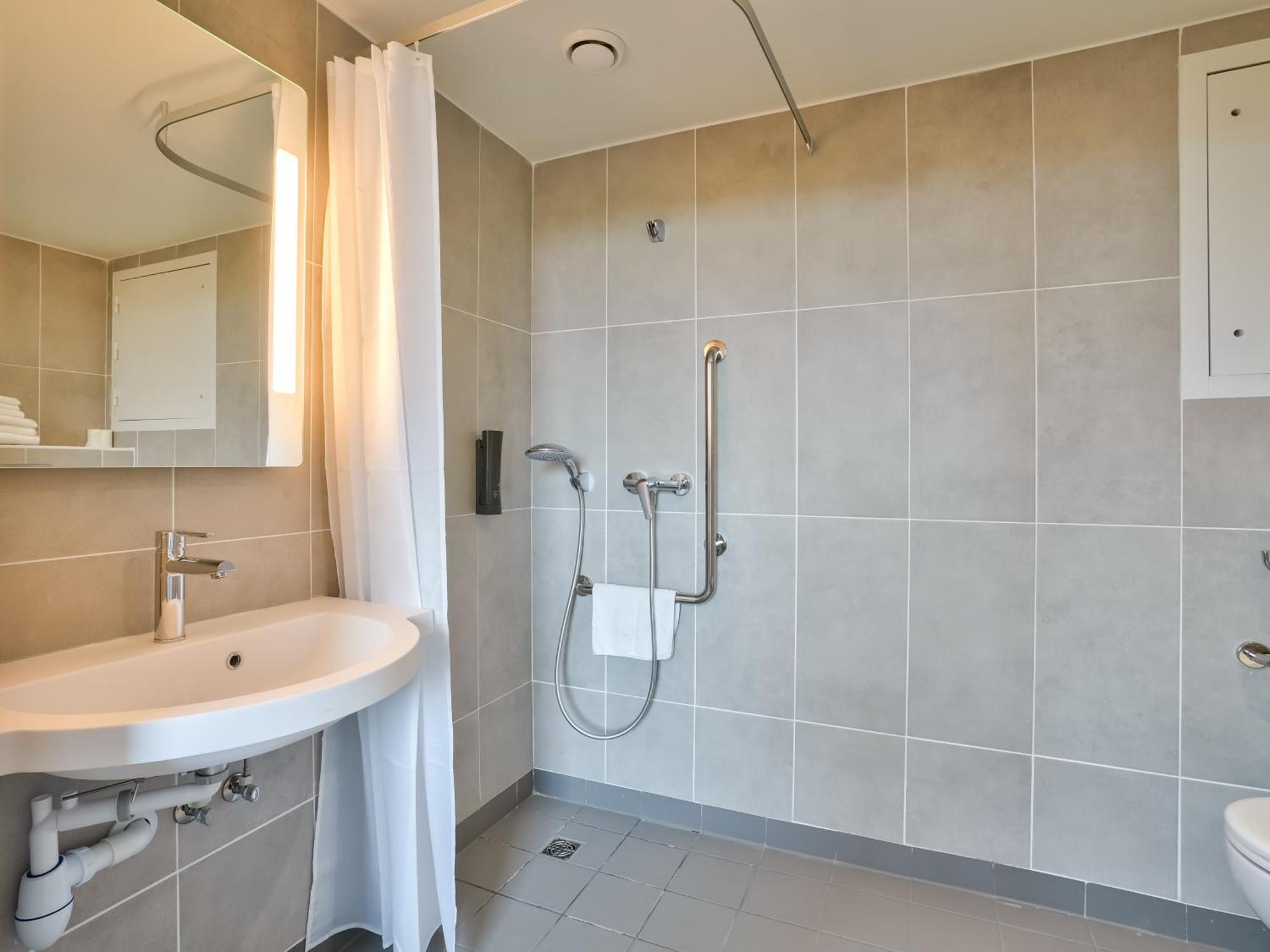 B&B Hotel Paris Porte D'Orleans Montrouge Exteriör bild